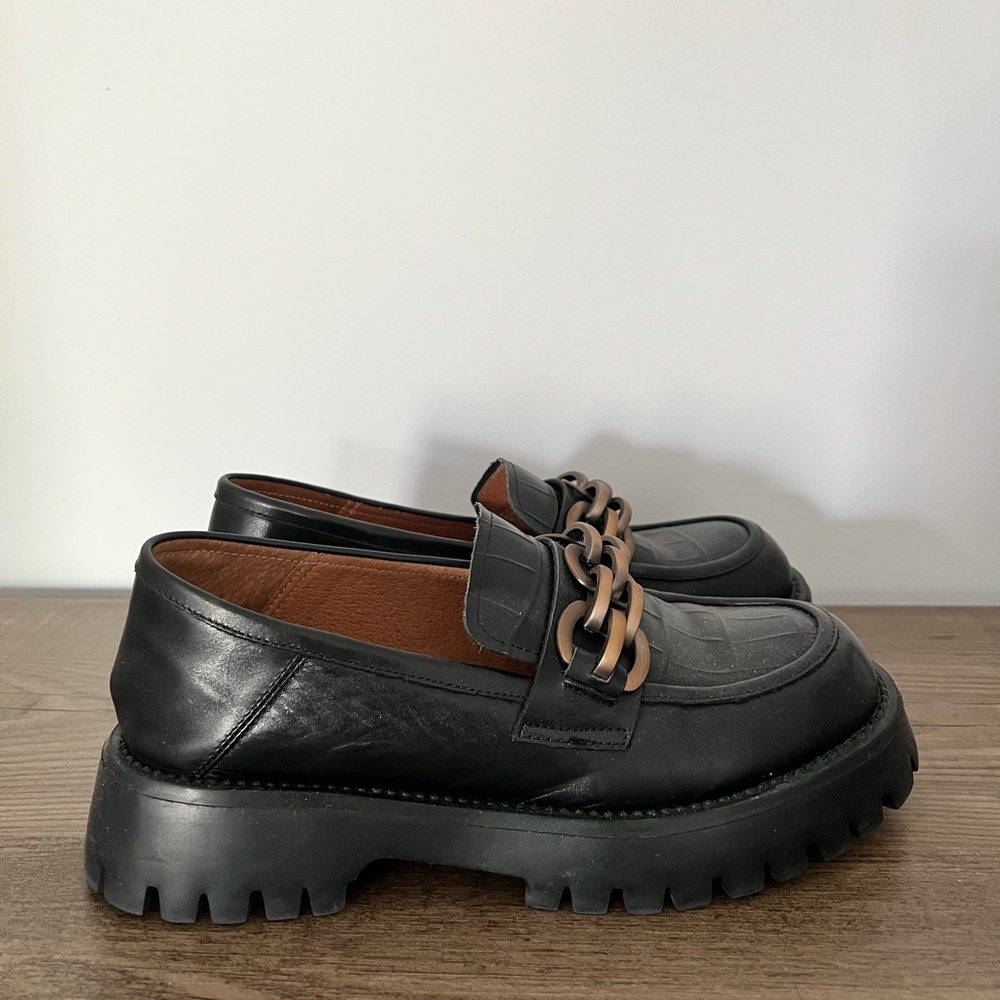 Beau Today Chain Loafers